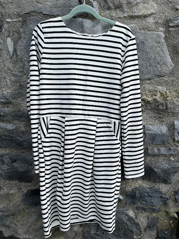 Black&white stripy dress   9-10y (134-140cm)